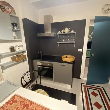 A4 Apartment *