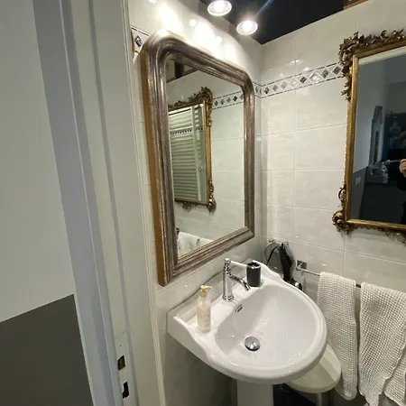 A4 Apartment *